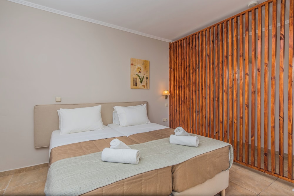 Porto Planos Beach Hotel — Hotel rooms in Tsilivi, Ionian Islands