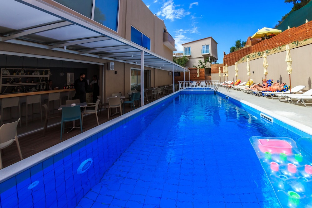 Porto Planos Beach Hotel — Swimming pool in Tsilivi, Ionian Islands