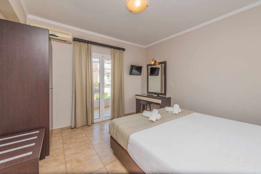 Porto Planos Beach Hotel — Hotel rooms in Tsilivi, Ionian Islands