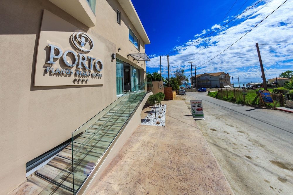 Porto Planos Beach Hotel — Hotel building in Tsilivi, Ionian Islands