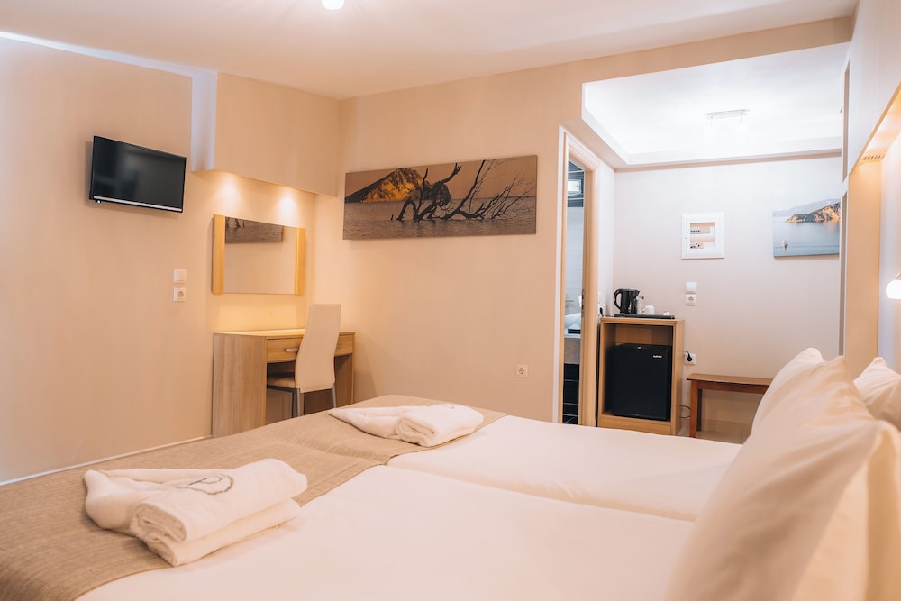 Porto Planos Beach Hotel — Hotel rooms in Tsilivi, Ionian Islands