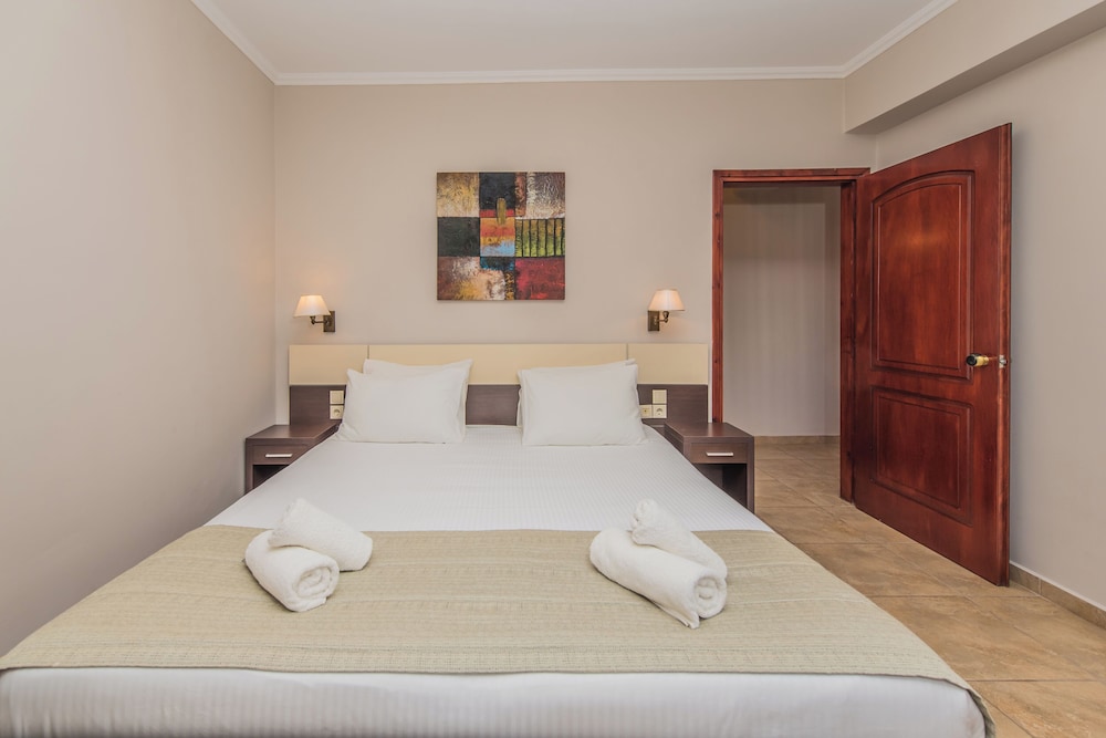 Porto Planos Beach Hotel — Hotel rooms in Tsilivi, Ionian Islands