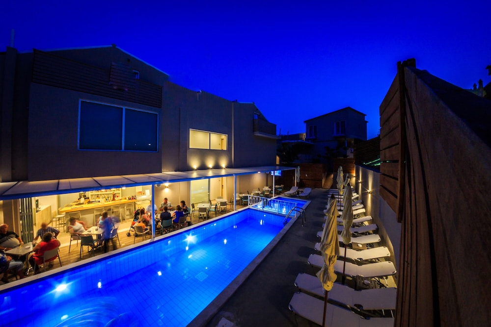 Porto Planos Beach Hotel — Swimming pool in Tsilivi, Ionian Islands