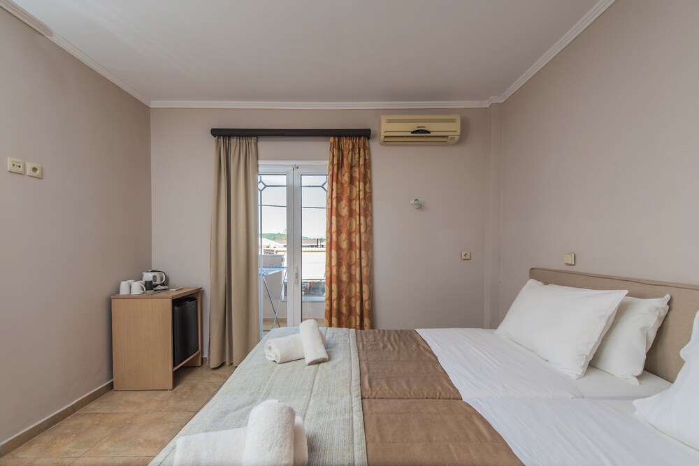 Porto Planos Beach Hotel — Hotel rooms in Tsilivi, Ionian Islands