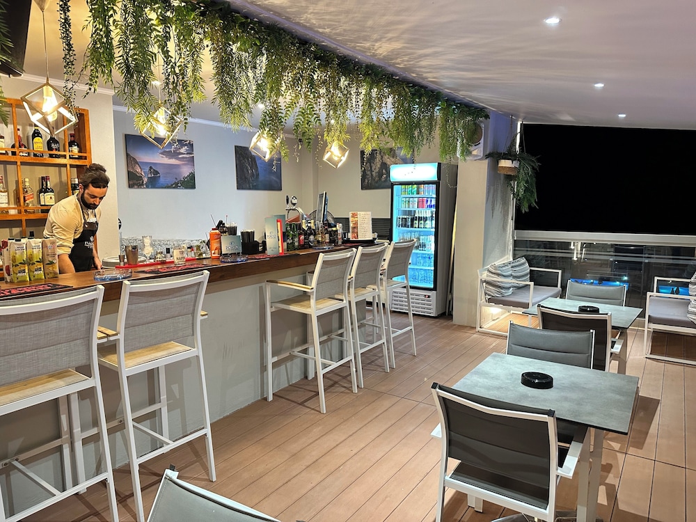 Porto Planos Beach Hotel — Restaurant & bars in Tsilivi, Ionian Islands