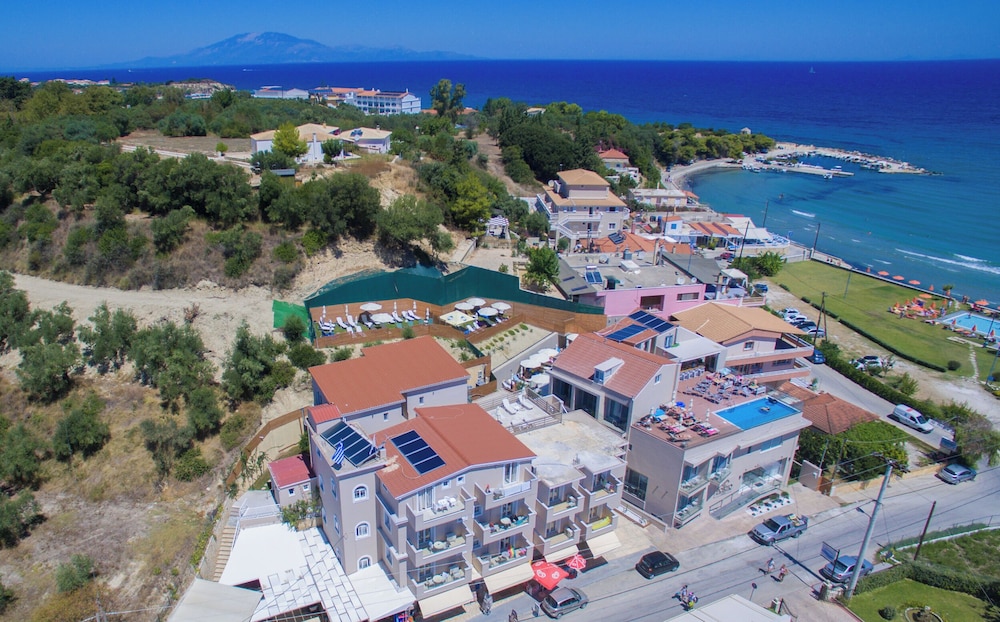 Porto Planos Beach Hotel — Hotel building in Tsilivi, Ionian Islands