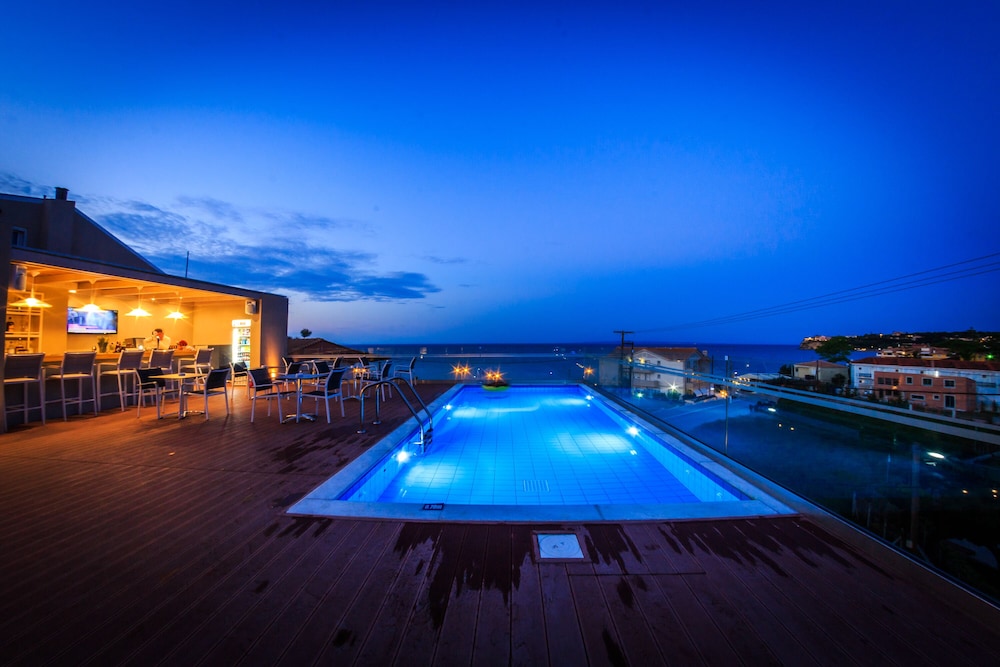 Porto Planos Beach Hotel — Swimming pool in Tsilivi, Ionian Islands