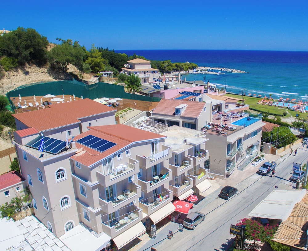 Porto Planos Beach Hotel — Hotel building in Tsilivi, Ionian Islands