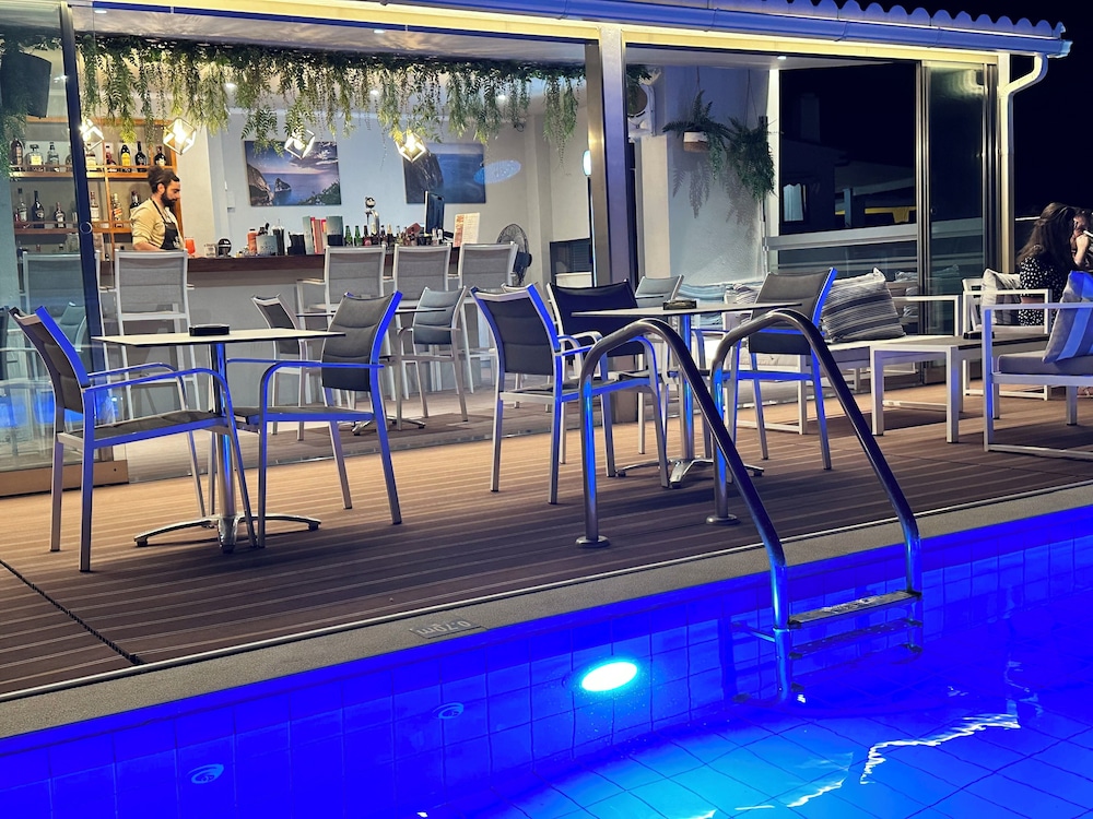 Porto Planos Beach Hotel — Restaurant & bars in Tsilivi, Ionian Islands