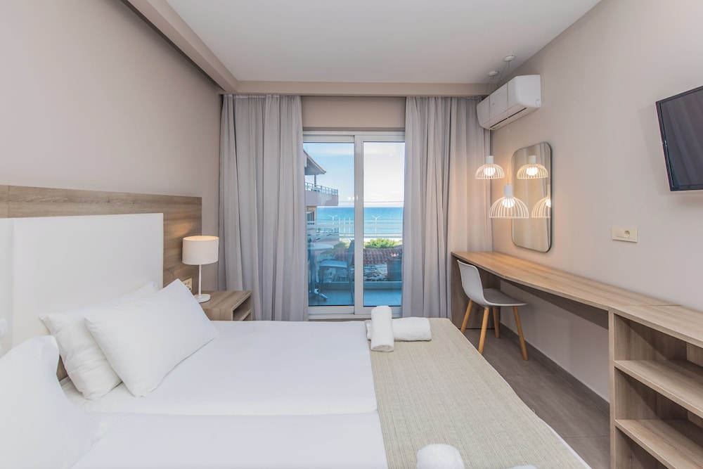 Porto Planos Beach Hotel — Hotel rooms in Tsilivi, Ionian Islands