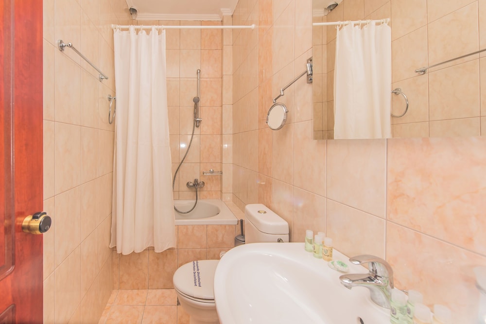Porto Planos Beach Hotel — Hotel rooms in Tsilivi, Ionian Islands