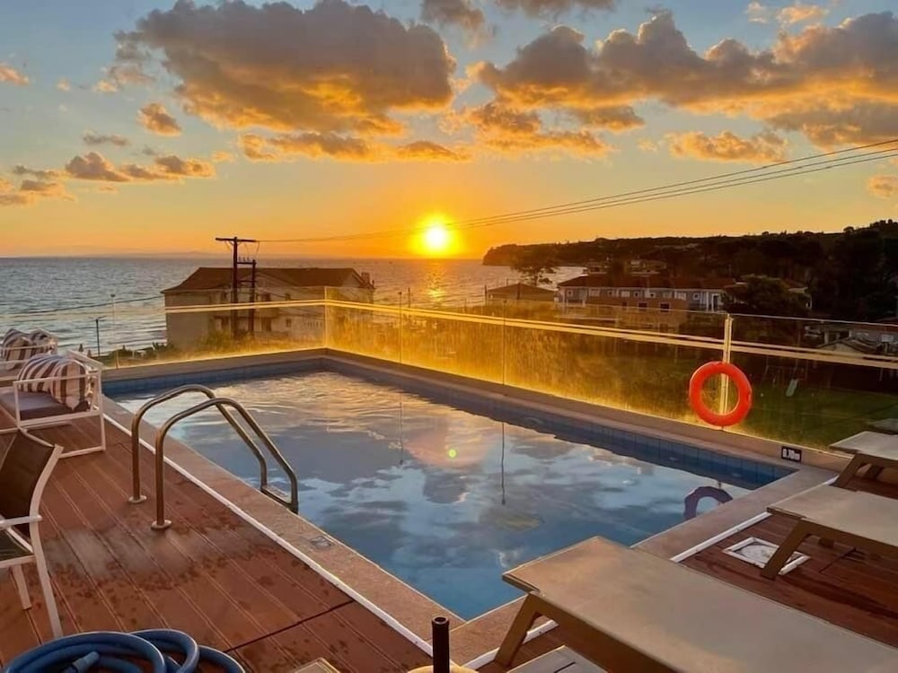 Porto Planos Beach Hotel — Swimming pool in Tsilivi, Ionian Islands