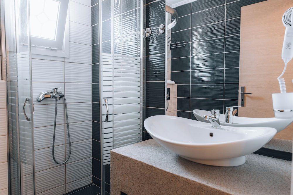 Porto Planos Beach Hotel — Hotel rooms in Tsilivi, Ionian Islands