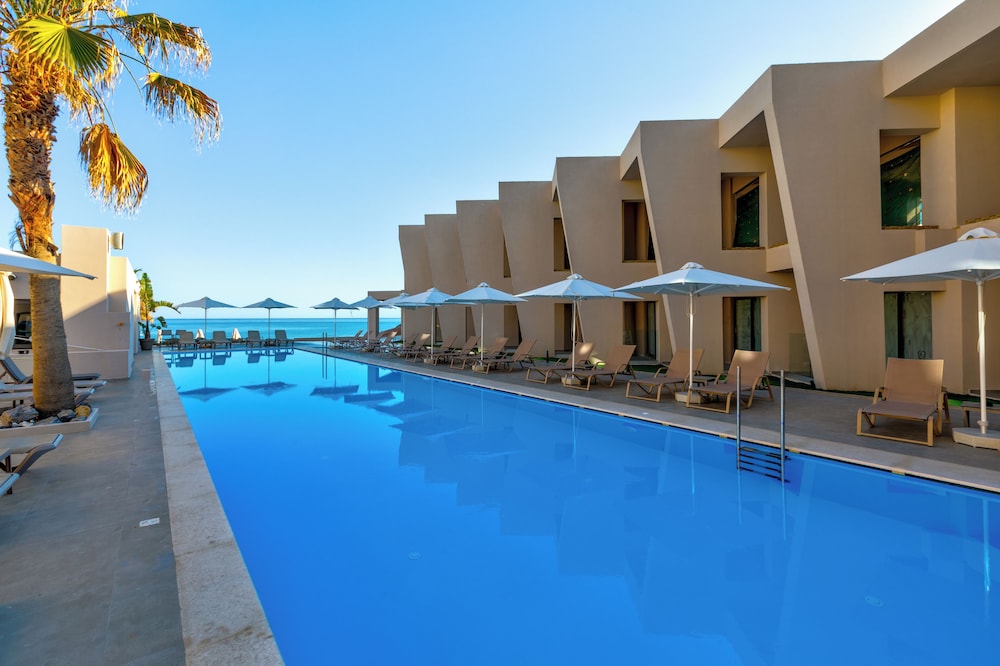 White Olive Elite Rethymno - All Inclusive — Swimming pool in Rethymnon