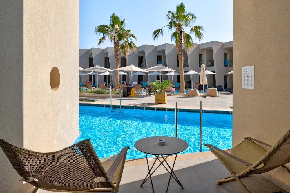 White Olive Elite Rethymno - All Inclusive — Swimming pool in Rethymnon
