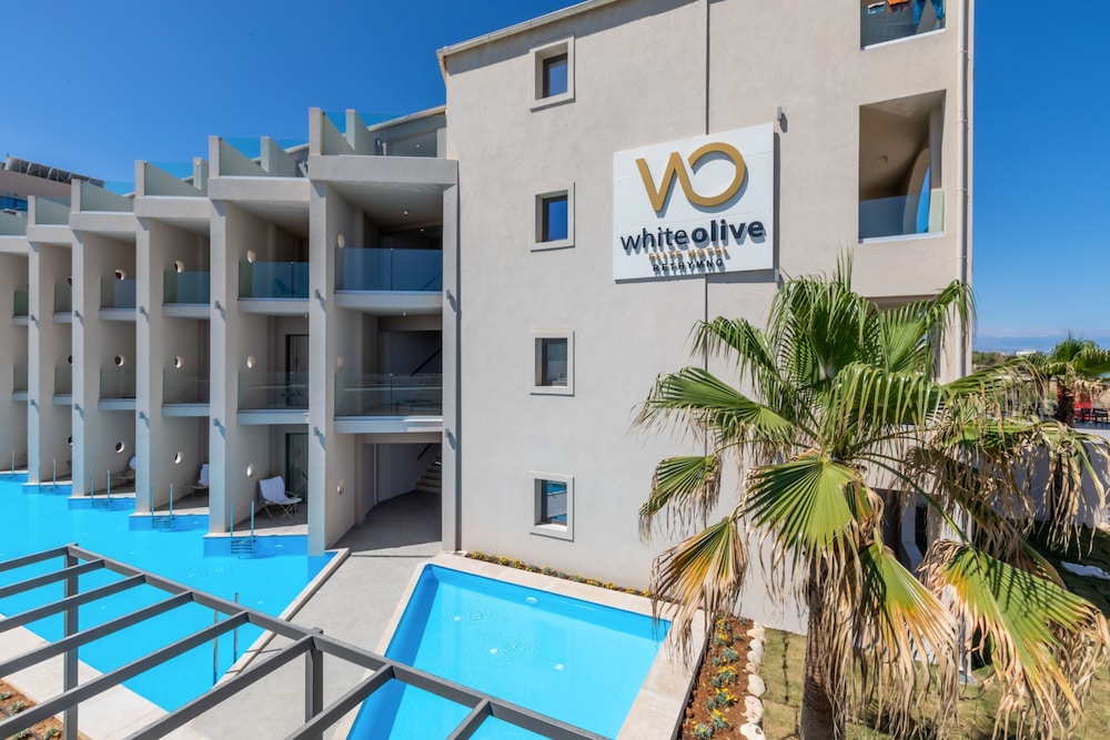 White Olive Elite Rethymno - All Inclusive — Hotel building in Rethymnon