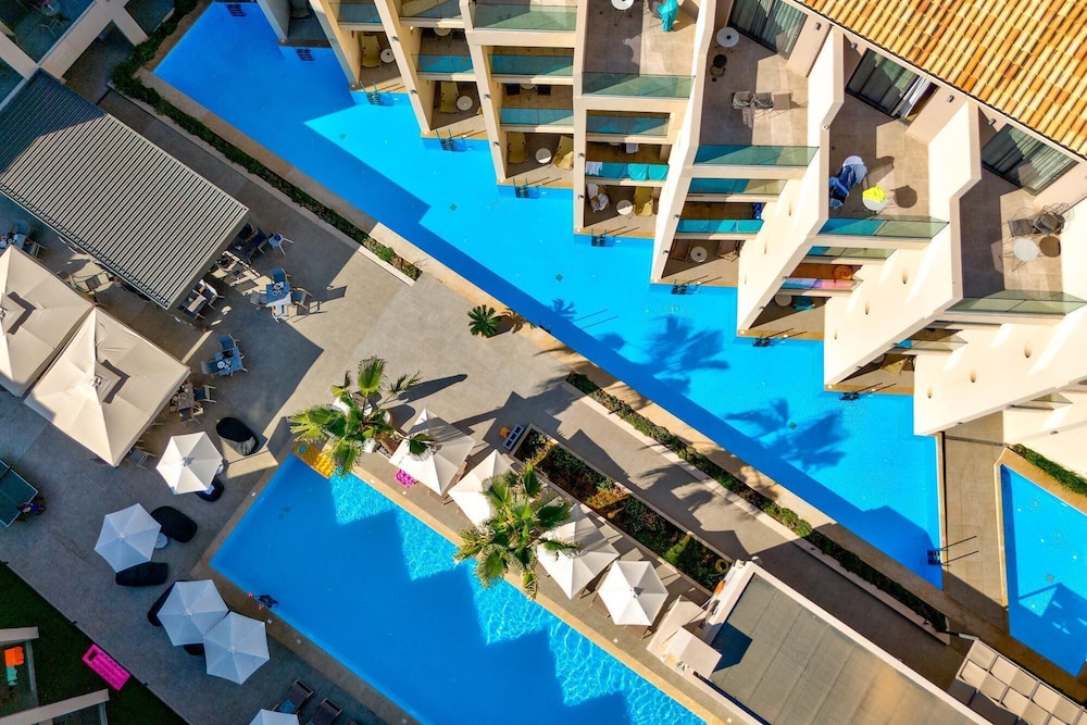 White Olive Elite Rethymno - All Inclusive — Swimming pool in Rethymnon