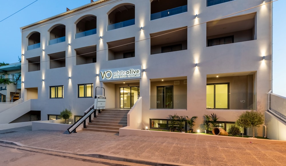 White Olive Elite Rethymno - All Inclusive — Hotel building in Rethymnon