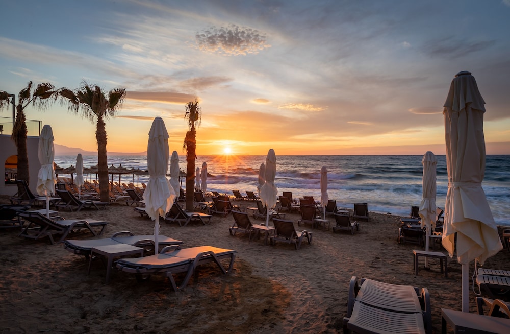 White Olive Elite Rethymno - All Inclusive — Beach in Rethymnon