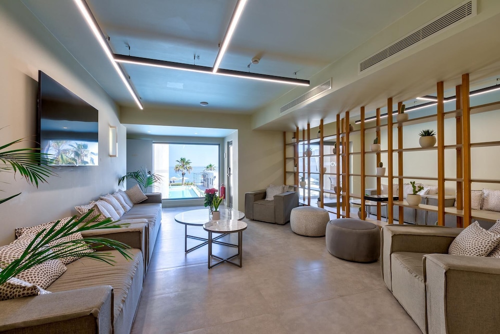 White Olive Elite Rethymno - All Inclusive — Hotel building in Rethymnon