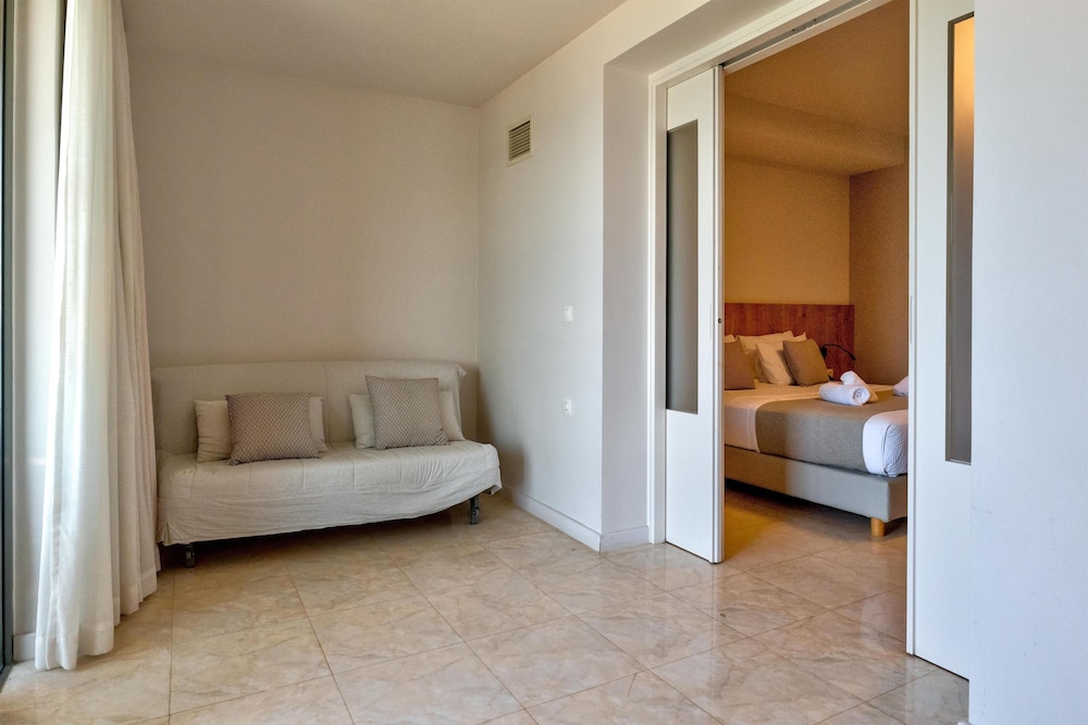 White Olive Elite Rethymno - All Inclusive — Hotel rooms in Rethymnon