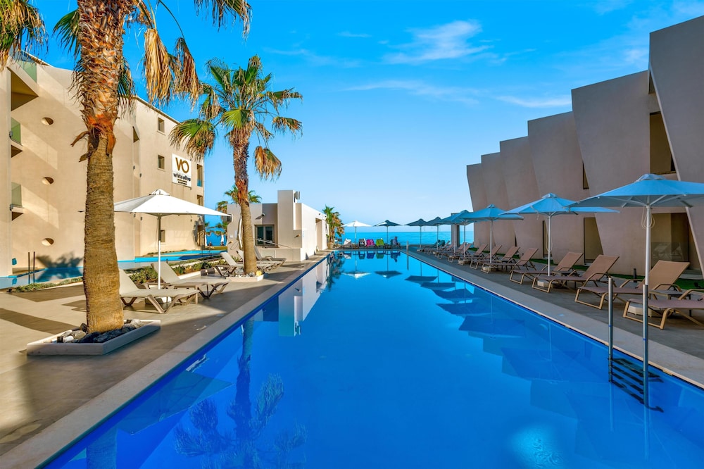 White Olive Elite Rethymno - All Inclusive — Swimming pool in Rethymnon
