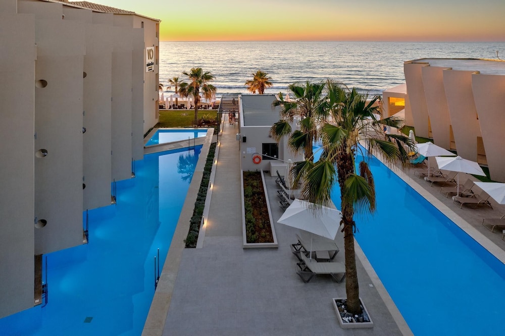 White Olive Elite Rethymno - All Inclusive — Swimming pool in Rethymnon