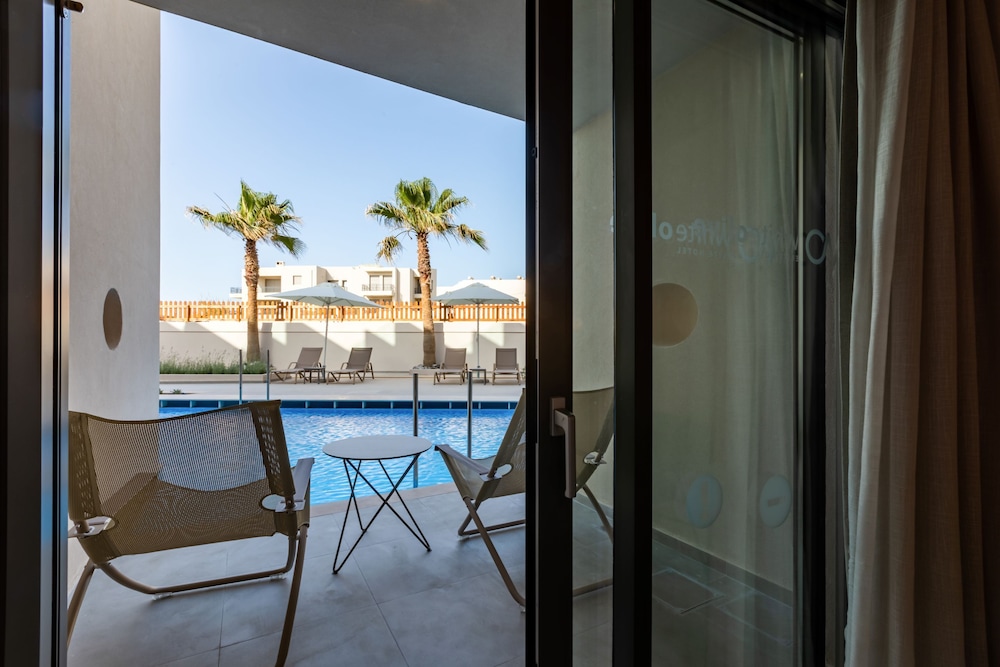 White Olive Elite Rethymno - All Inclusive — Swimming pool in Rethymnon