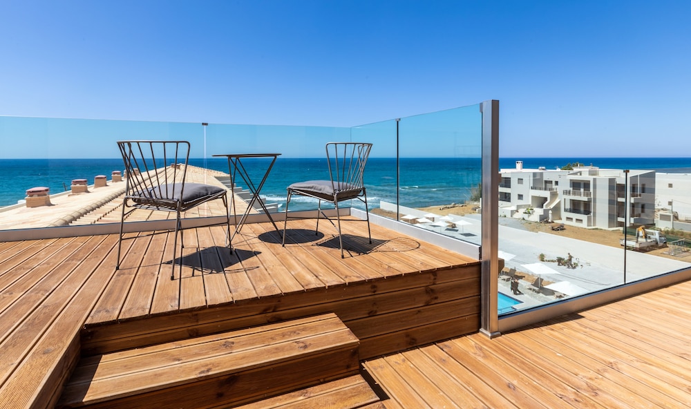 White Olive Elite Rethymno - All Inclusive — Hotel building in Rethymnon