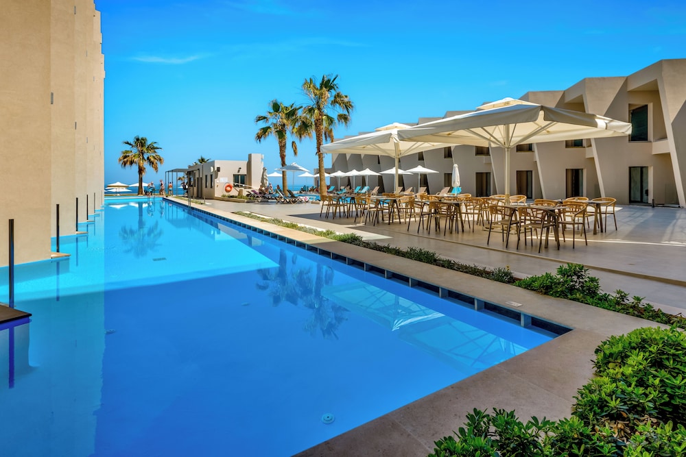 White Olive Elite Rethymno - All Inclusive — Swimming pool in Rethymnon