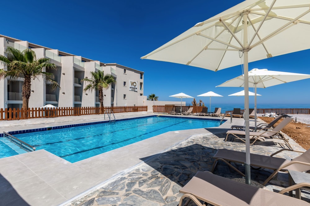 White Olive Elite Rethymno - All Inclusive — Swimming pool in Rethymnon