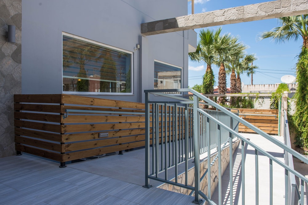 Hotel Alexander the Great — Hotel building in Laganas, Ionian Islands