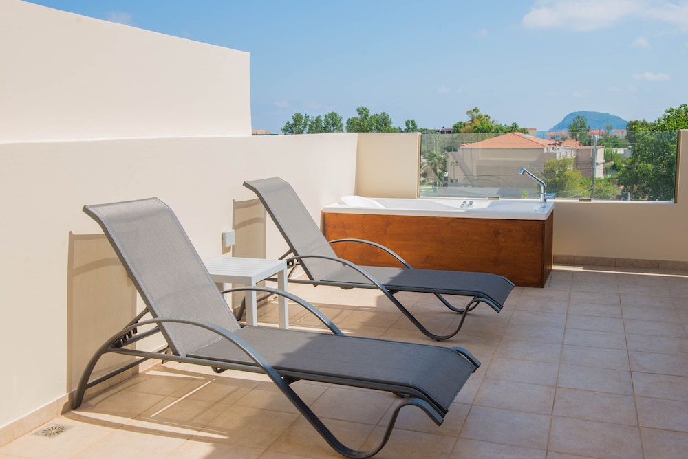 Hotel Alexander the Great — Hotel rooms in Laganas, Ionian Islands