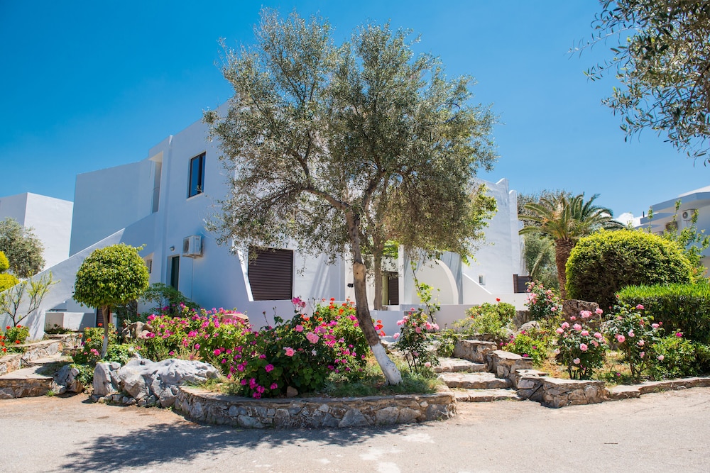 Amnissos Residence — Hotel building in Rethymnon