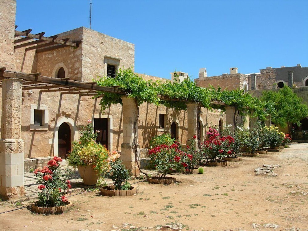 Amnissos Residence — Hotel building in Rethymnon