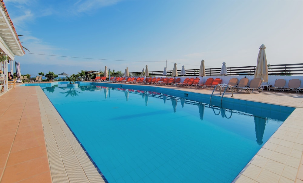 Amnissos Residence — Swimming pool in Rethymnon