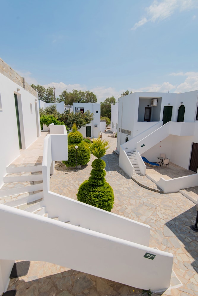Amnissos Residence — Hotel building in Rethymnon