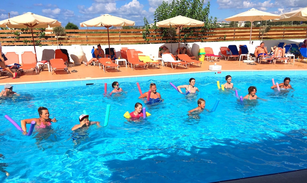 Amnissos Residence — Swimming pool in Rethymnon