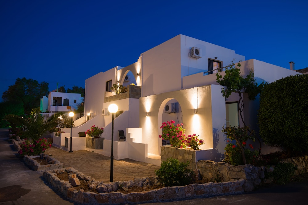 Amnissos Residence — Hotel building in Rethymnon