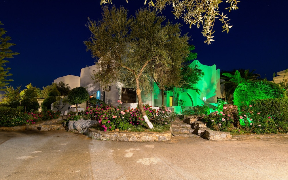 Amnissos Residence — Hotel building in Rethymnon