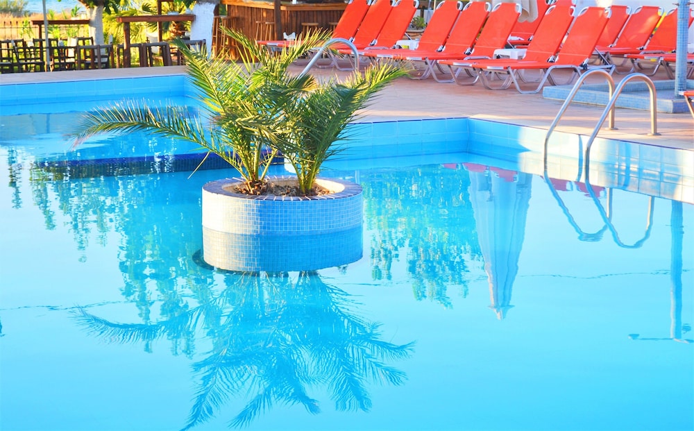 Amnissos Residence — Swimming pool in Rethymnon