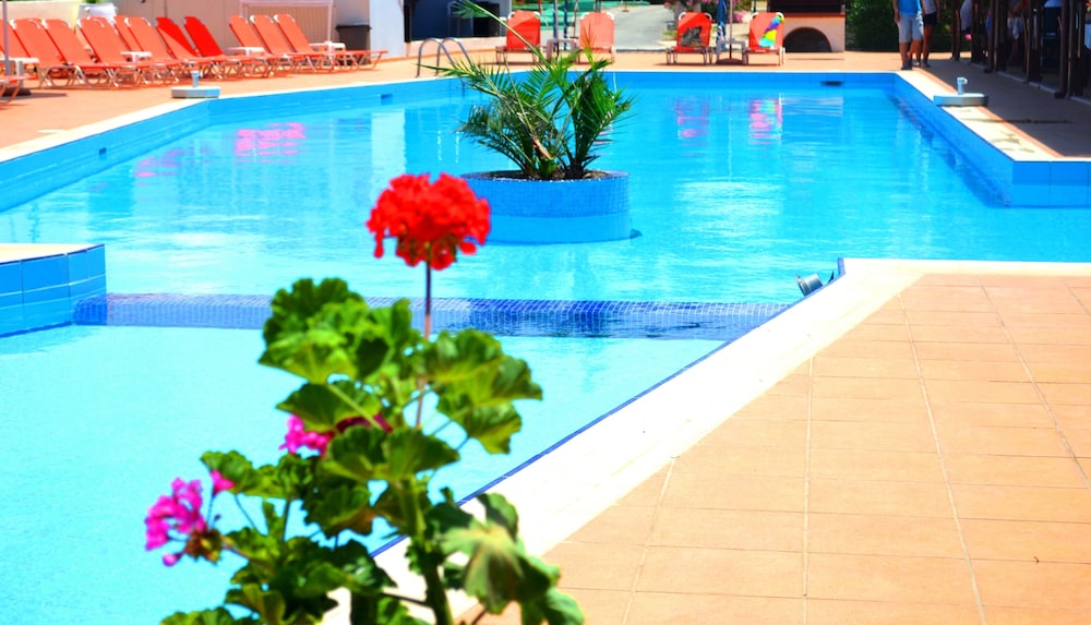 Amnissos Residence — Swimming pool in Rethymnon