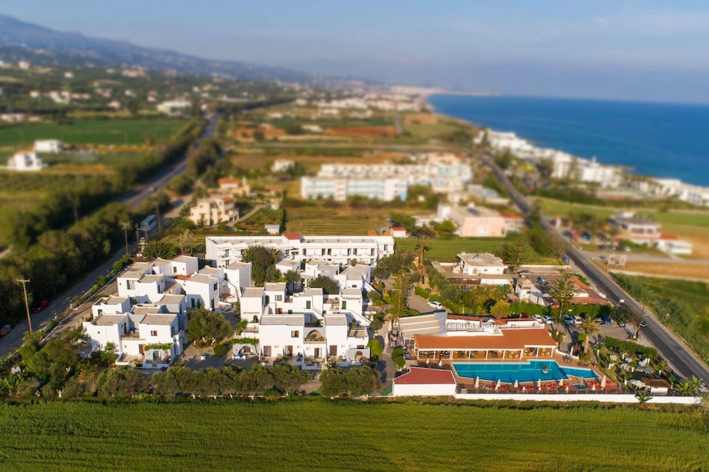 Amnissos Residence — Swimming pool in Rethymnon