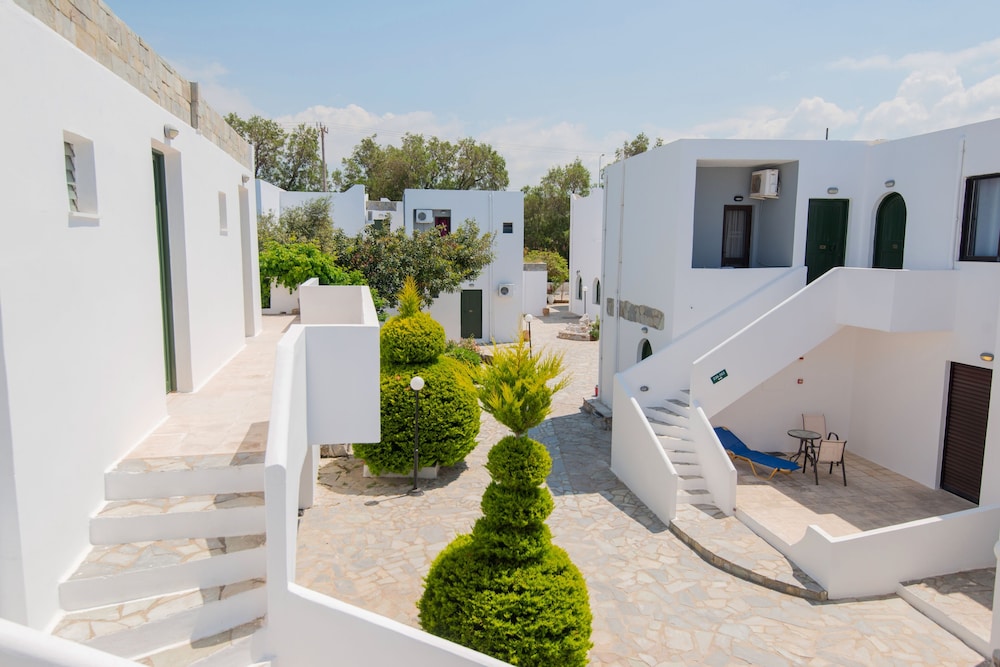 Amnissos Residence — Hotel building in Rethymnon