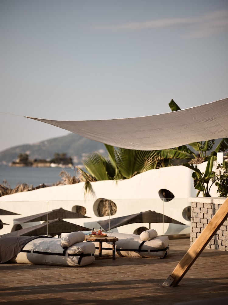 Gardelli Resort — Hotel building in Laganas, Ionian Islands