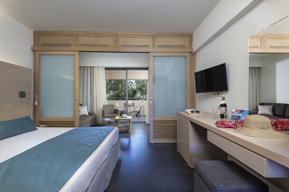 Atlantica Mikri Poli Kos — Hotel rooms in Kardamena, South Aegean