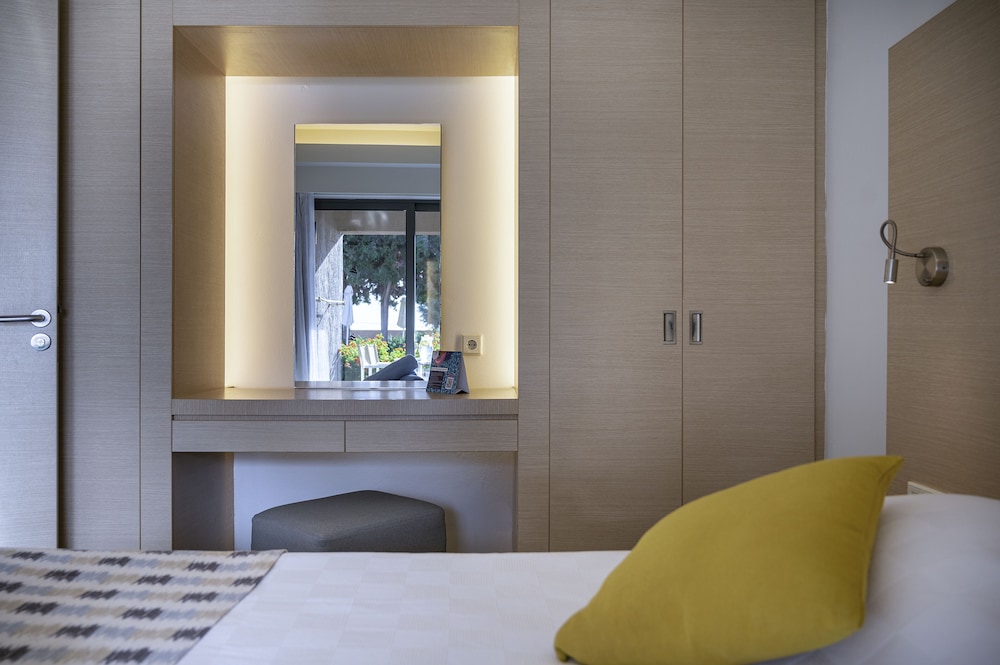 Atlantica Mikri Poli Kos — Hotel rooms in Kardamena, South Aegean