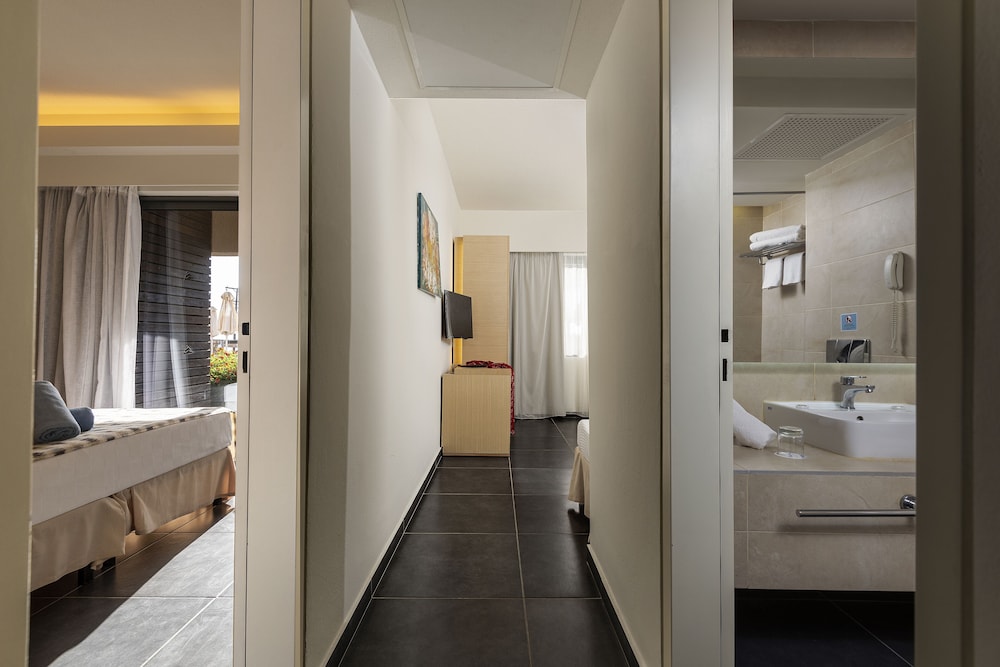 Atlantica Mikri Poli Kos — Hotel rooms in Kardamena, South Aegean
