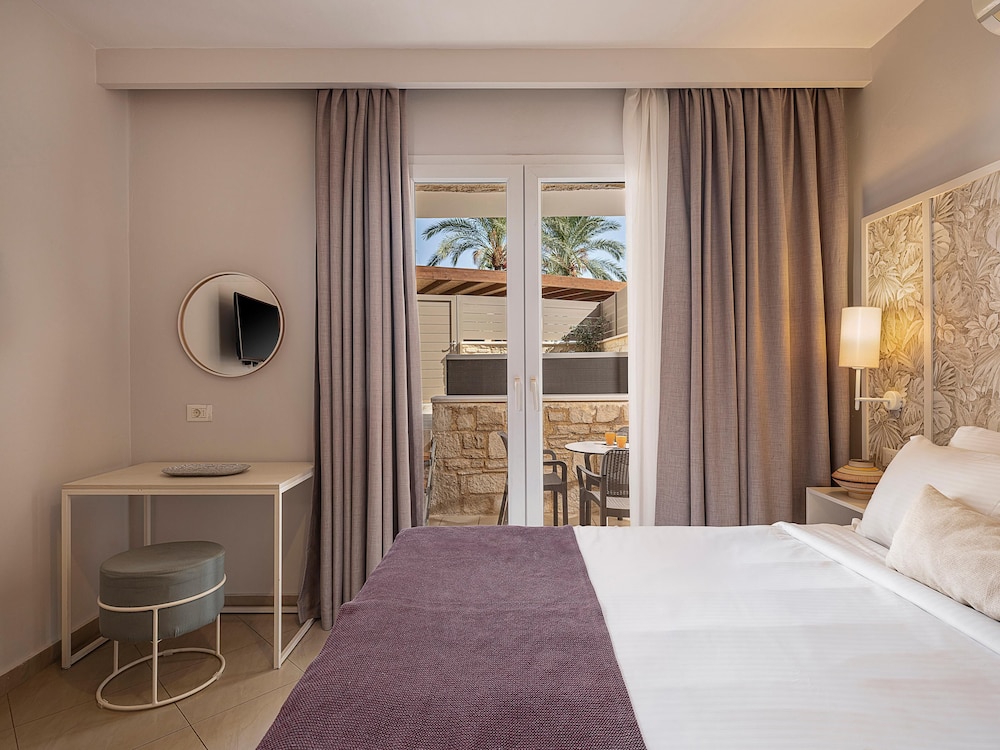 Caldera Beach — Rooms in Gerani Chanion