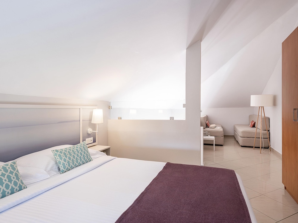 Caldera Beach — Rooms in Gerani Chanion